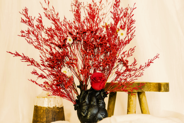 red color in black heart vase dried flower display